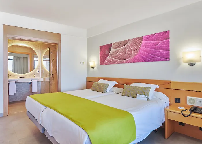Puerto Rico (Gran Canaria) Pet Friendly Lodging and Hotels near Playa de Amadores